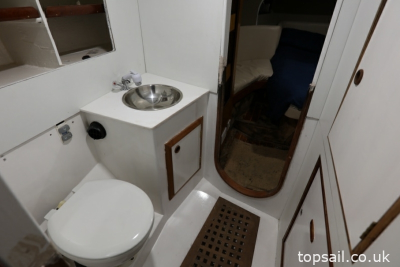 1987 Oyster 406DS (Deck Saloon)