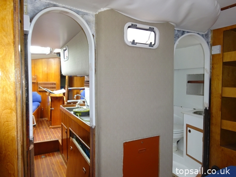 1987 Oyster 406DS (Deck Saloon)