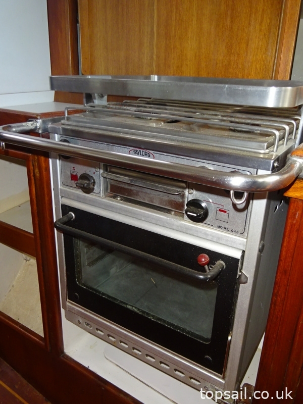 1987 Oyster 406DS (Deck Saloon)
