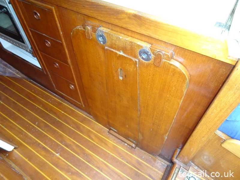 1987 Oyster 406DS (Deck Saloon)