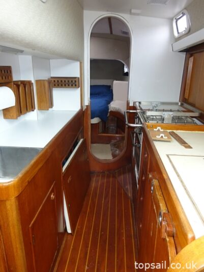 1987 Oyster 406DS (Deck Saloon)