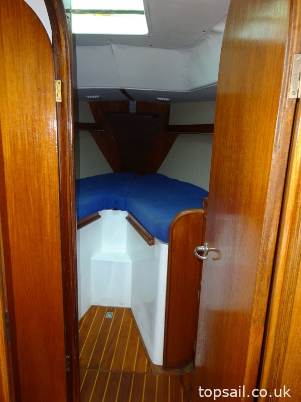 1987 Oyster 406DS (Deck Saloon)