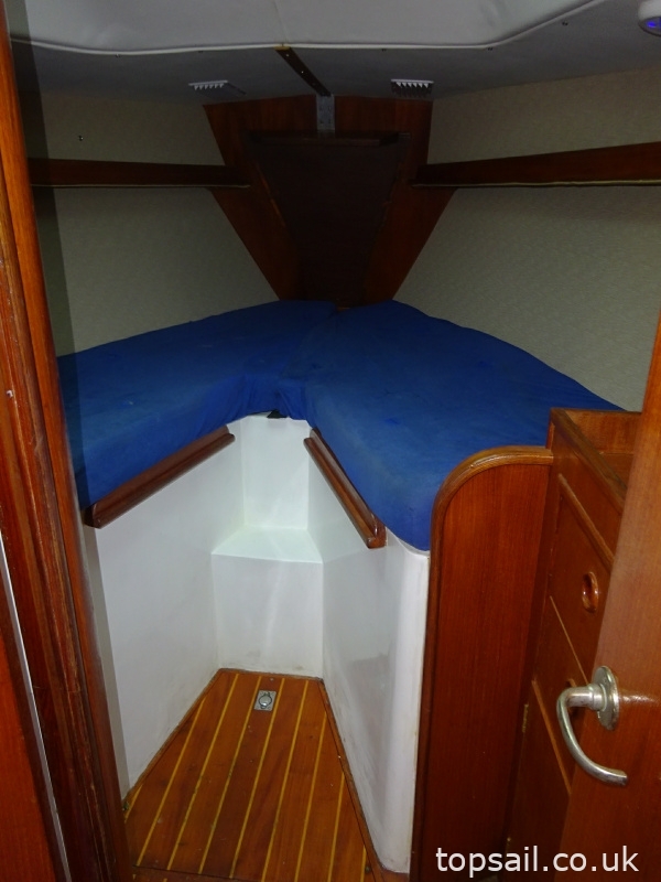 1987 Oyster 406DS (Deck Saloon)