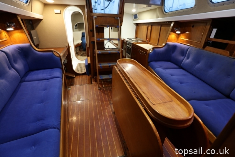 1987 Oyster 406DS (Deck Saloon)