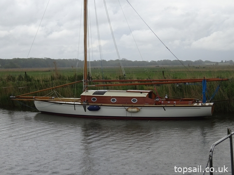 1982 Easticks 28 River Cruiser (GRP Hull)