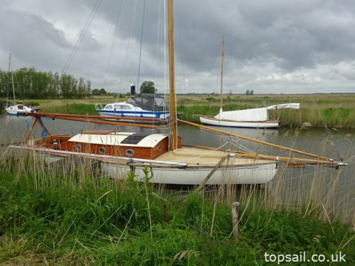 1982 Easticks 28 River Cruiser (GRP Hull)