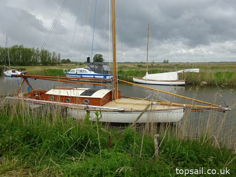 1982 Easticks 28 River Cruiser (GRP Hull)