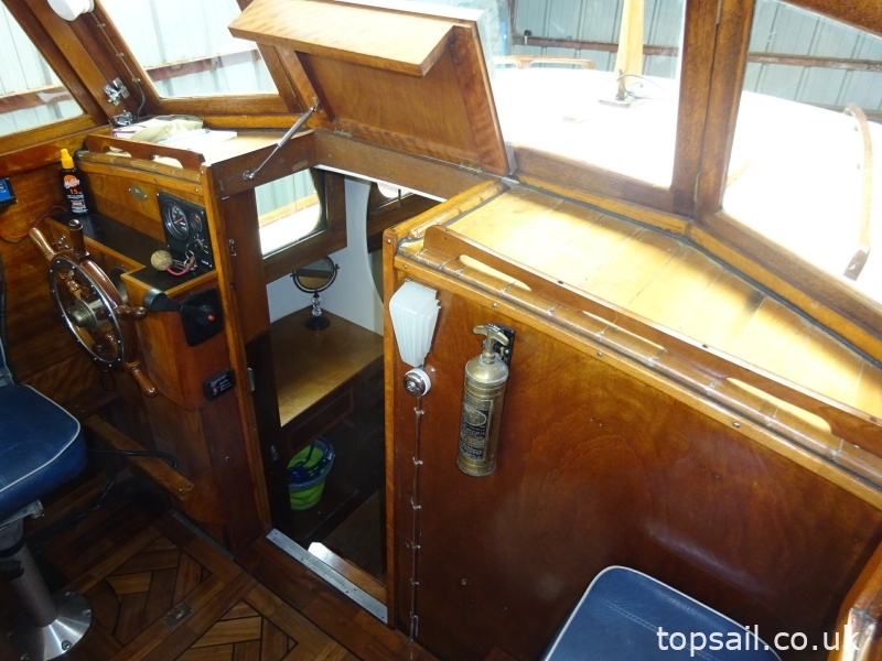 1954 Merrywind Classic Centre Cockpit Motor Cruiser