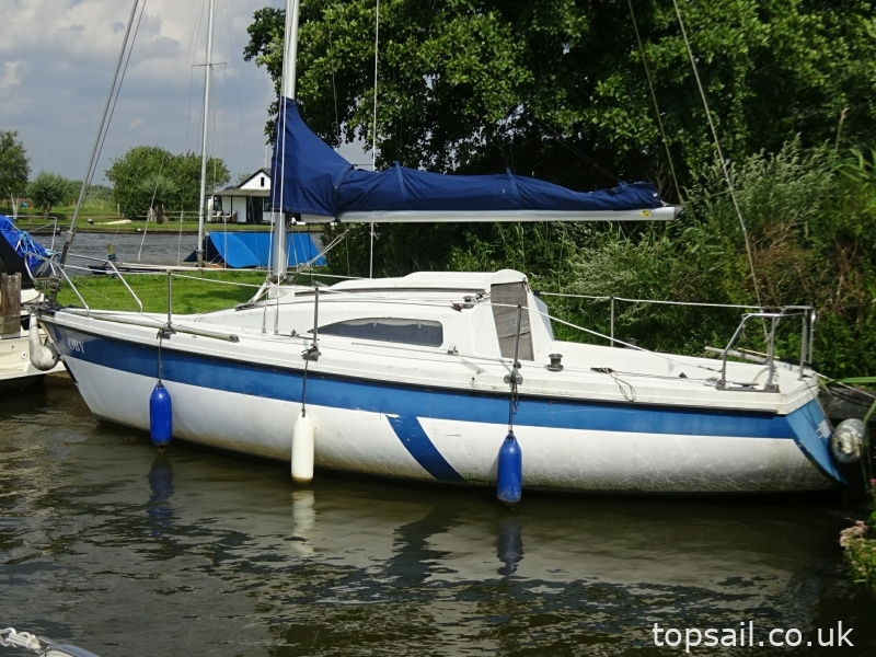 1984 Pegasus 700 (Shallow Fin Keel)