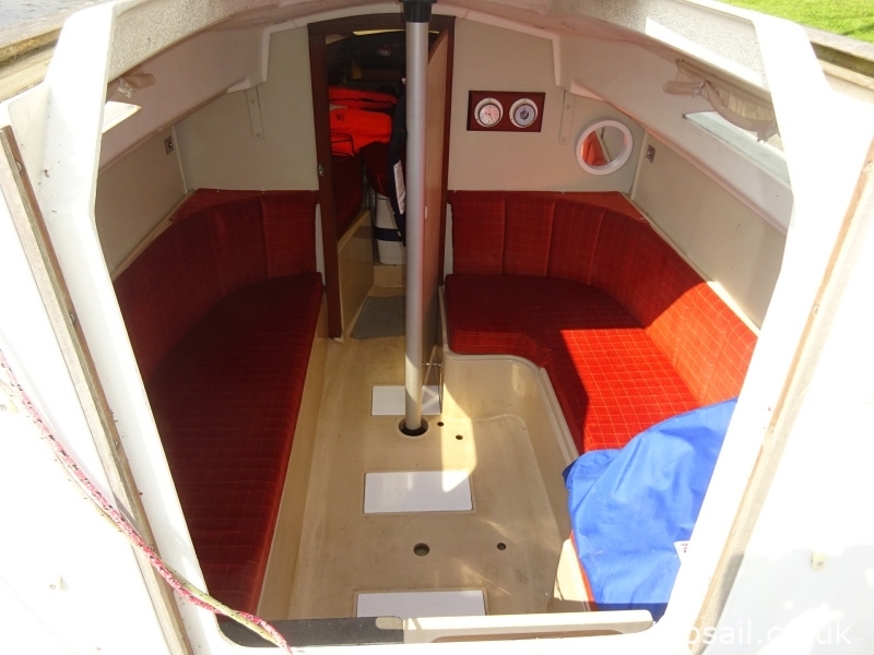 1984 Pegasus 700 (Shallow Fin Keel)