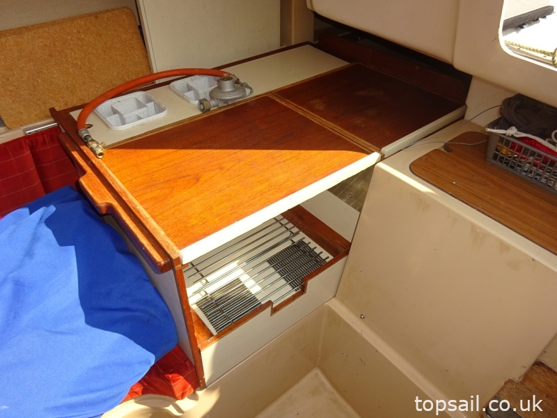 1984 Pegasus 700 (Shallow Fin Keel)