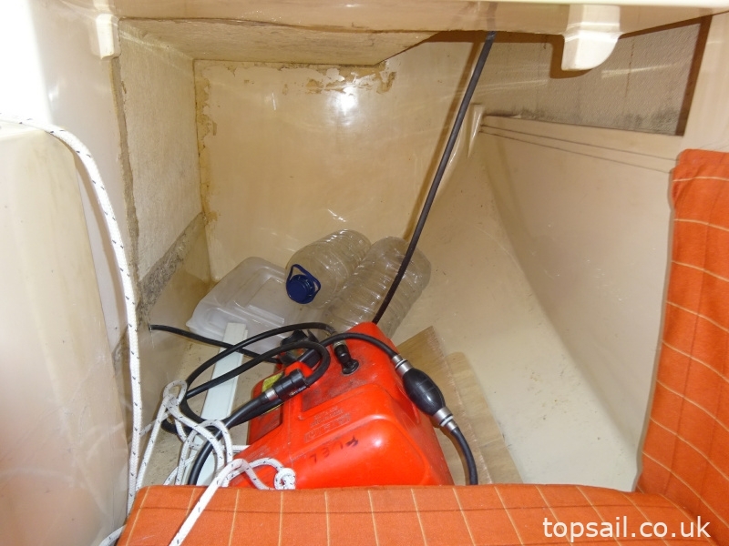 1984 Pegasus 700 (Shallow Fin Keel)
