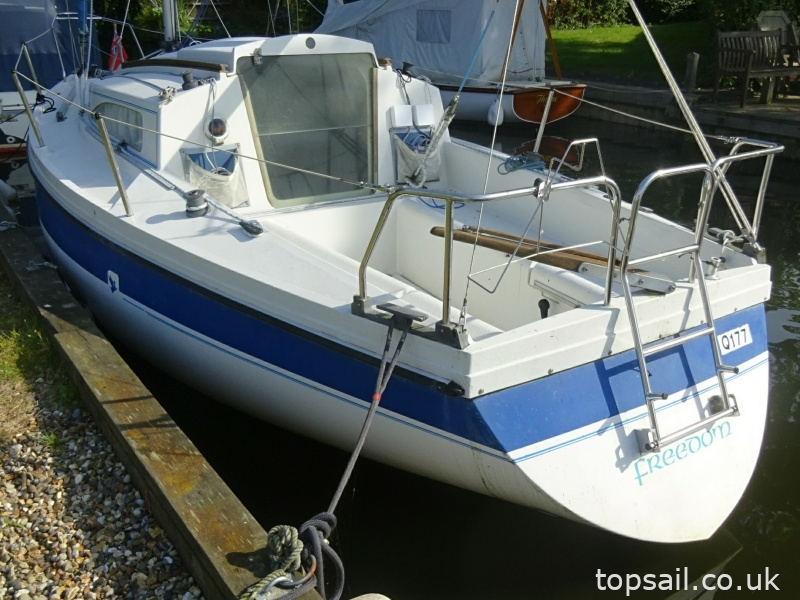 1987 Pegasus 700 (Shallow Fin Keel, Diesel Inboard!)