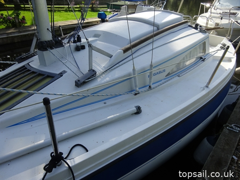1987 Pegasus 700 (Shallow Fin Keel, Diesel Inboard!)