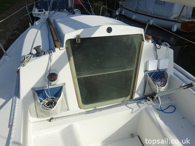 1987 Pegasus 700 (Shallow Fin Keel, Diesel Inboard!)