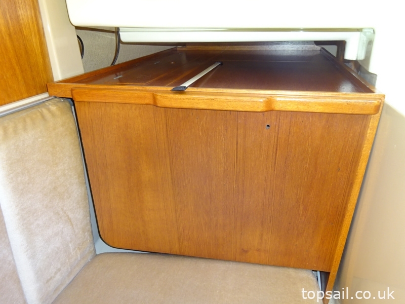 1987 Pegasus 700 (Shallow Fin Keel, Diesel Inboard!)