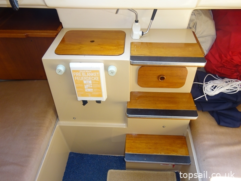 1987 Pegasus 700 (Shallow Fin Keel, Diesel Inboard!)