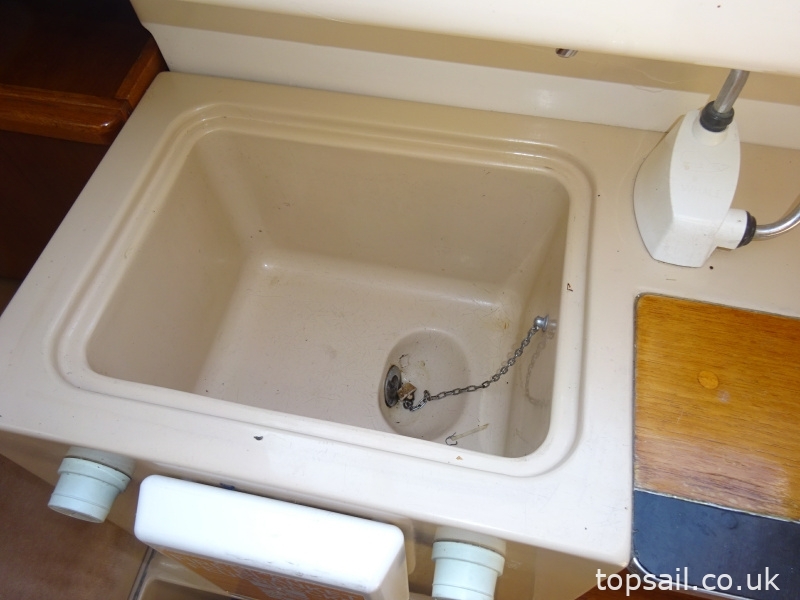 1987 Pegasus 700 (Shallow Fin Keel, Diesel Inboard!)
