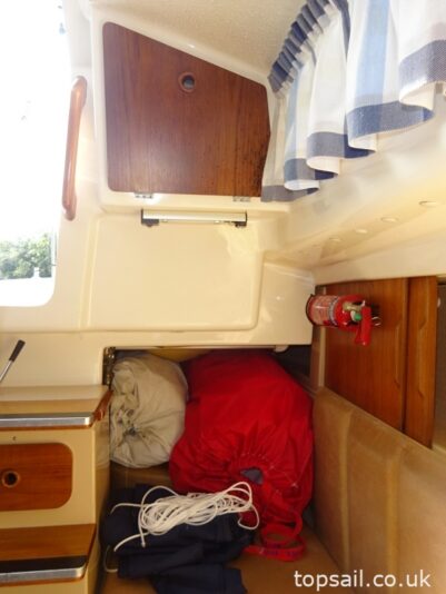1987 Pegasus 700 (Shallow Fin Keel, Diesel Inboard!)