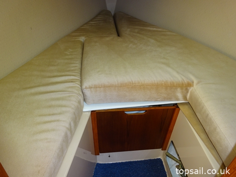 1987 Pegasus 700 (Shallow Fin Keel, Diesel Inboard!)
