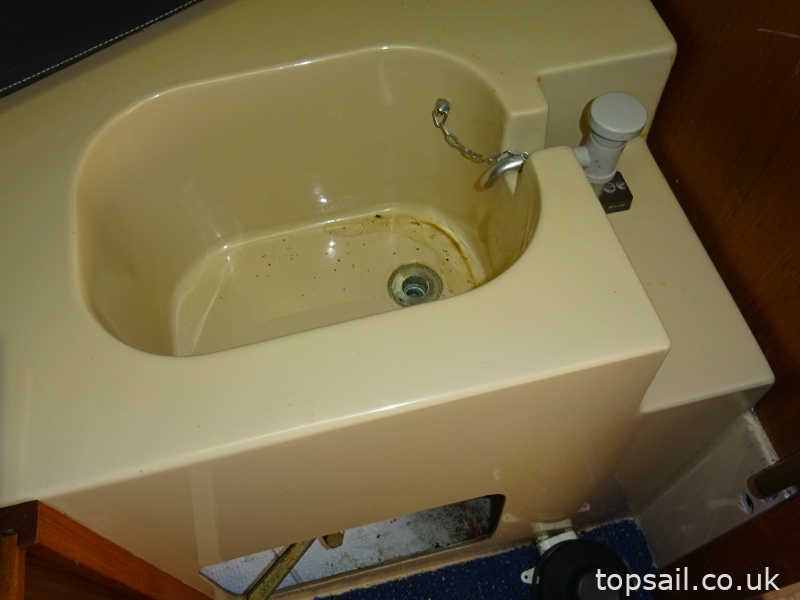 1987 Pegasus 700 (Shallow Fin Keel, Diesel Inboard!)