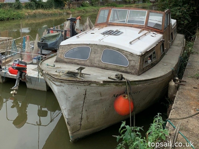1960s Bourne 35 Centre Cockpit Motor Cruiser Project