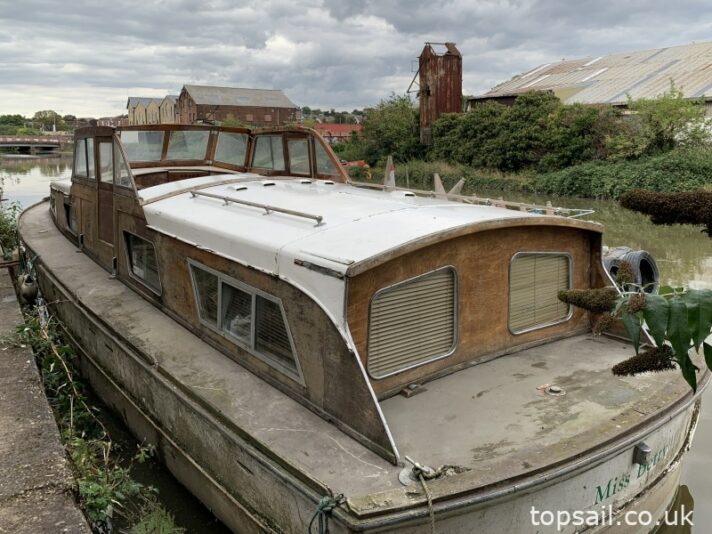1960s Bourne 35 Centre Cockpit Motor Cruiser Project