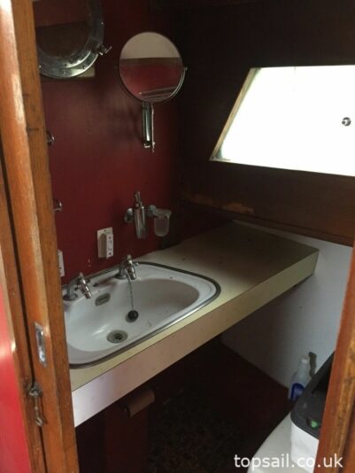 1960s Bourne 35 Centre Cockpit Motor Cruiser Project