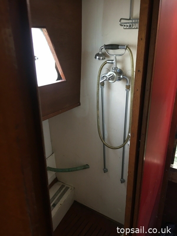 1960s Bourne 35 Centre Cockpit Motor Cruiser Project