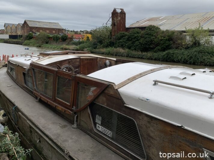 1960s Bourne 35 Centre Cockpit Motor Cruiser Project