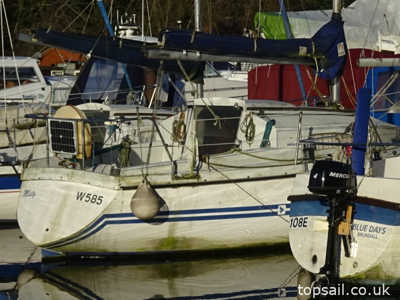 1990 Pegasus 800 (Wing Keel, Separate Heads Compartment)