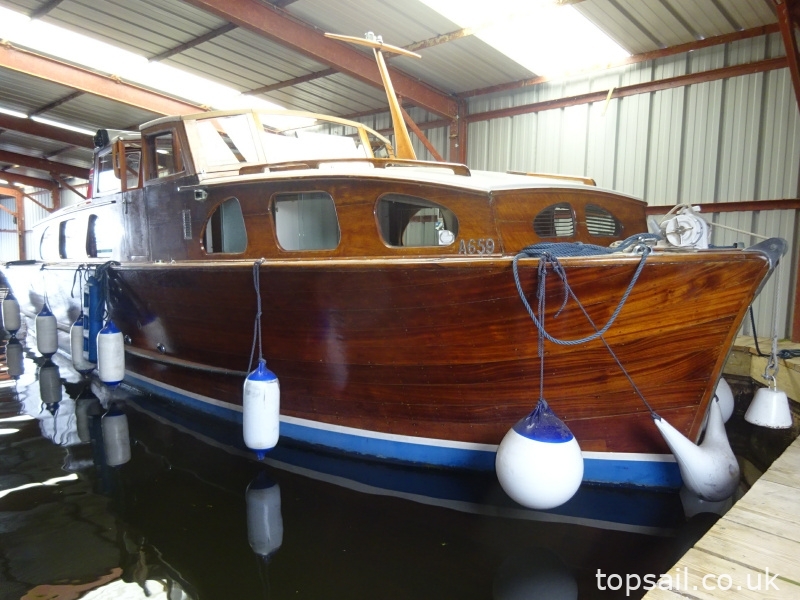 1954 Merrywind Classic Centre Cockpit Motor Cruiser