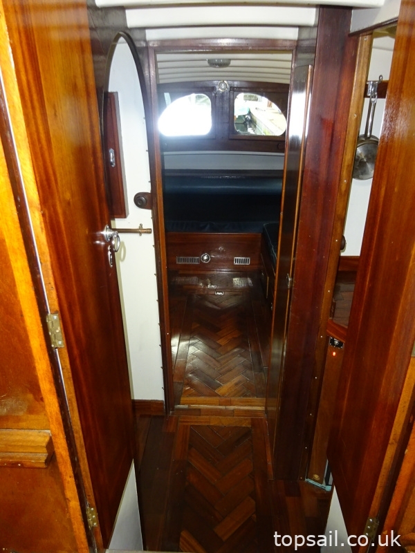 1954 Merrywind Classic Centre Cockpit Motor Cruiser