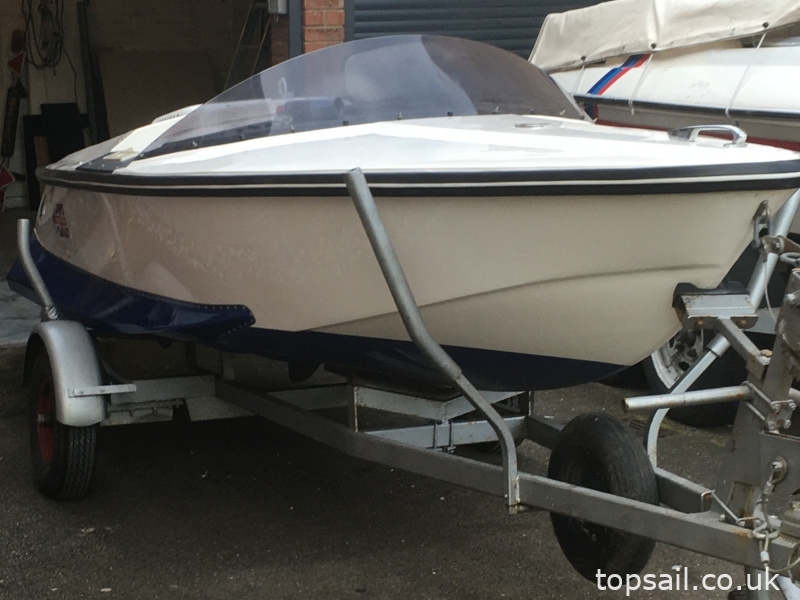 1970’s Classic Ray Wright Delta Speedboat & Trailer