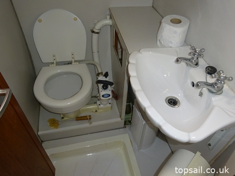 2006 Bruce Roberts 25 Adventurer Pilothouse