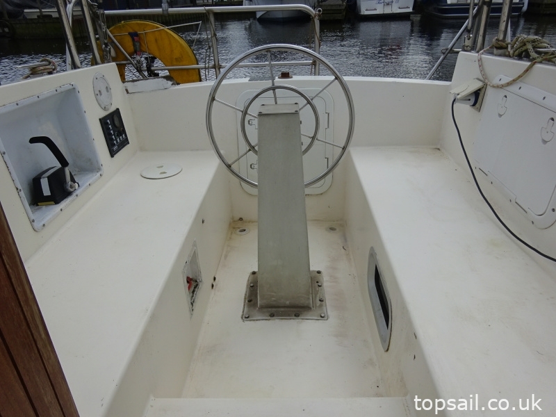 2006 Bruce Roberts 25 Adventurer Pilothouse