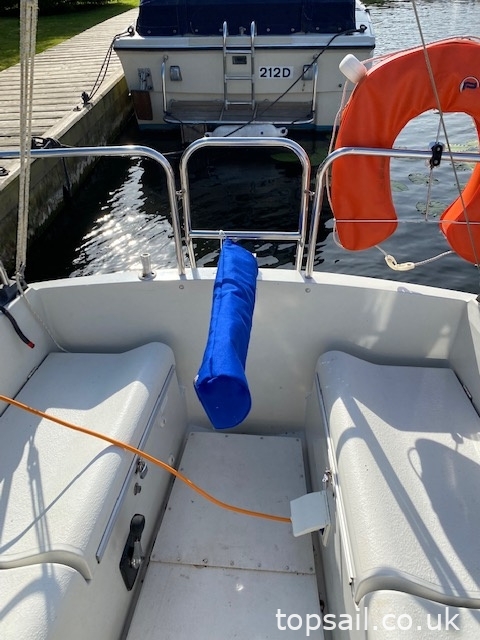 1987 Pegasus 700 (Shallow Fin, Diesel Inboard!)