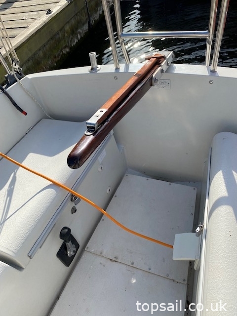 1987 Pegasus 700 (Shallow Fin, Diesel Inboard!)