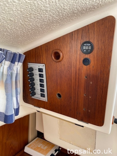 1987 Pegasus 700 (Shallow Fin, Diesel Inboard!)