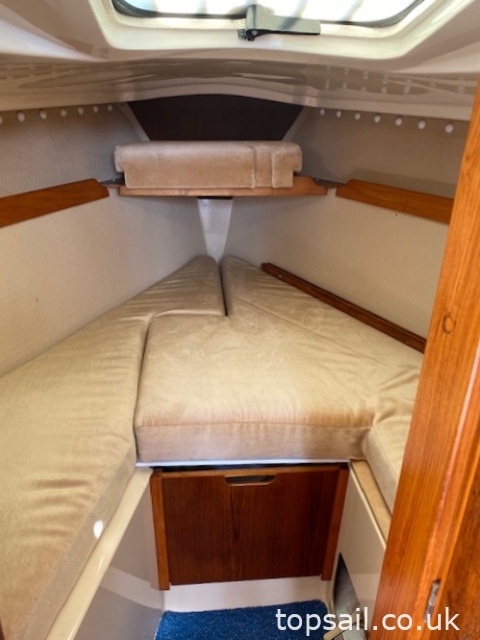 1987 Pegasus 700 (Shallow Fin, Diesel Inboard!)