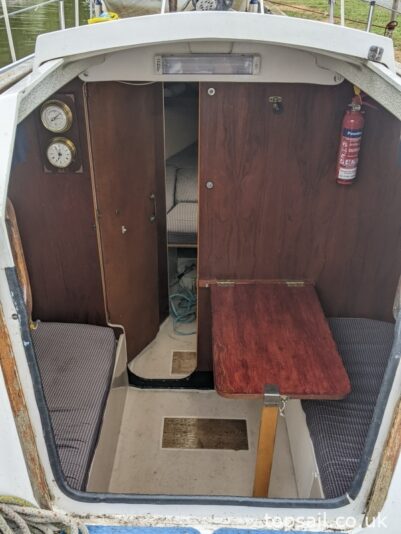 1979 Pegasus 700 (Separate Heads Compartment!)