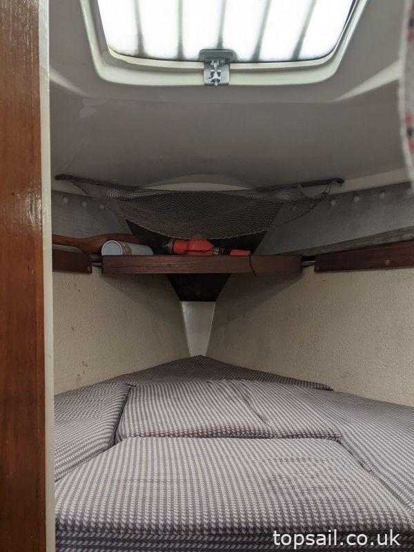 1979 Pegasus 700 (Separate Heads Compartment!)