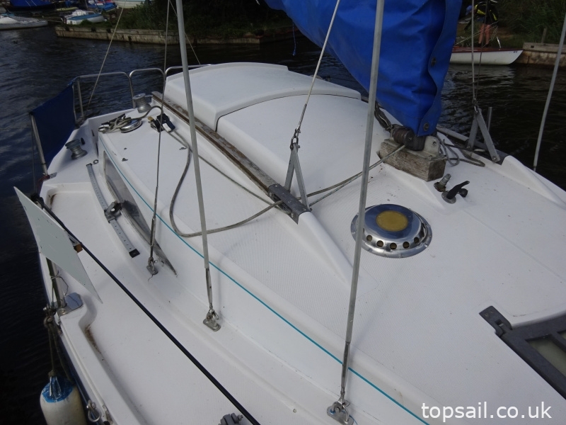 1979 Pegasus 700 (Separate Heads Compartment!)
