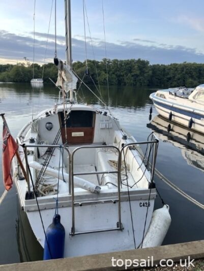 1986 Pegasus 800 (Lifting Keel, Heads Compartment! Trailer available)