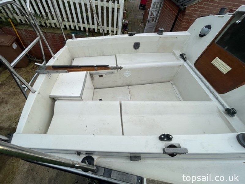 1986 Pegasus 800 (Lifting Keel, Heads Compartment! Trailer available)