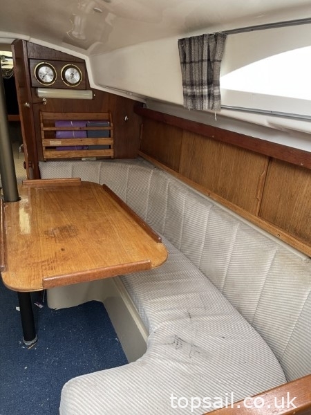 1986 Pegasus 800 (Lifting Keel, Heads Compartment! Trailer available)