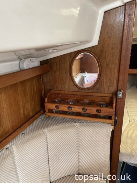 1986 Pegasus 800 (Lifting Keel, Heads Compartment! Trailer available)