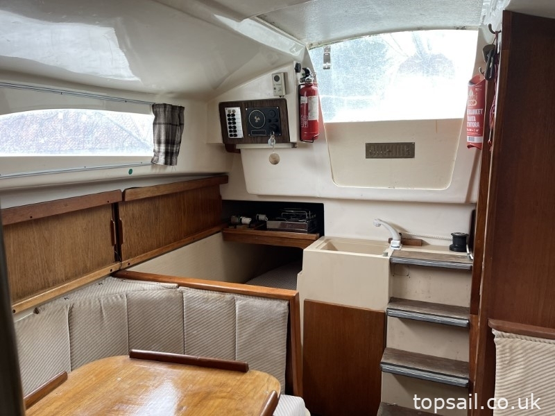 1986 Pegasus 800 (Lifting Keel, Heads Compartment! Trailer available)