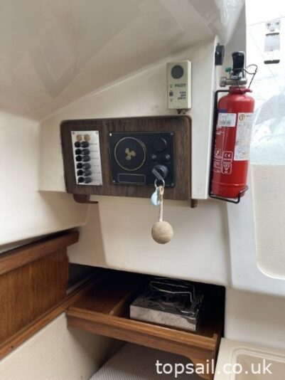 1986 Pegasus 800 (Lifting Keel, Heads Compartment! Trailer available)