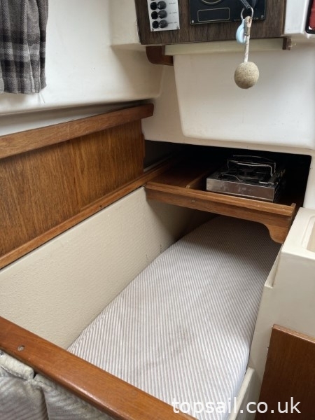 1986 Pegasus 800 (Lifting Keel, Heads Compartment! Trailer available)